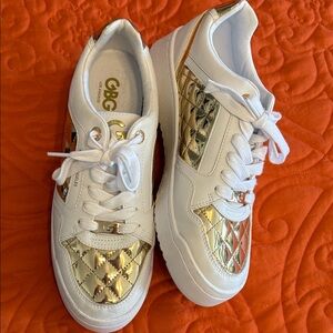Guess Los Angeles women’s size 11 GBG Quilted White and Gold Sneakers